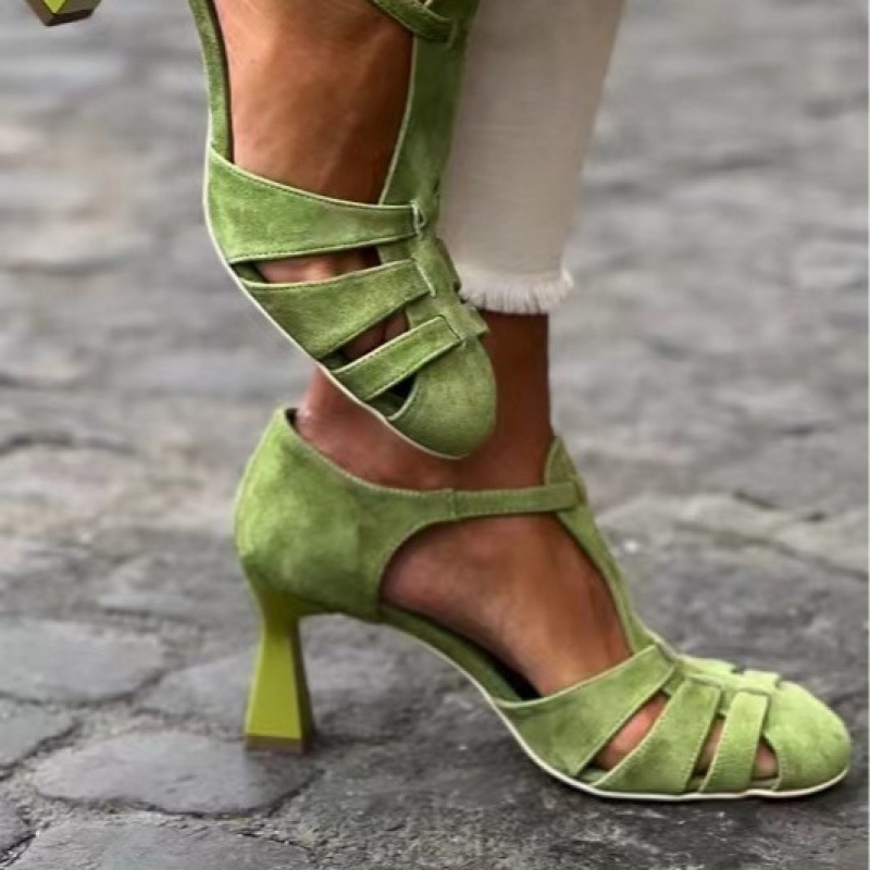 Summer Closet - صنادل نسائية خضراء من الجلد المدبوغ